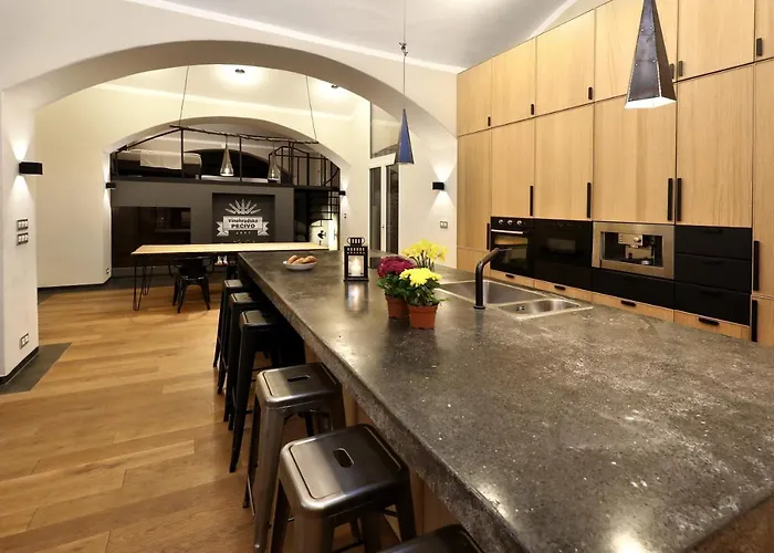Design Loft 2 Minutes To Wenceslas Square Lägenhet *