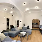 Design Loft 2 Minutes To Wenceslas Square Apartment