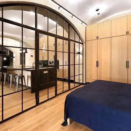 Design Loft 2 Minutes To Wenceslas Square شقة براغ