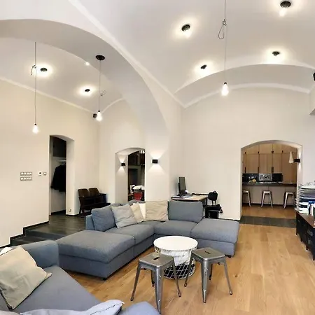 Design Loft 2 Minutes To Wenceslas Square شقة