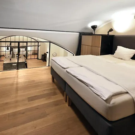 Design Loft 2 Minutes To Wenceslas Square شقة *