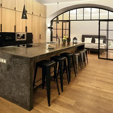 Design Loft 2 Minutes To Wenceslas Square شقة براغ
